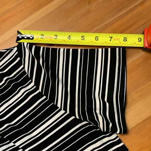 Kenneth Cole black-and-white striped dress w pockets, summer weight w stretch - Picture 9 of 11